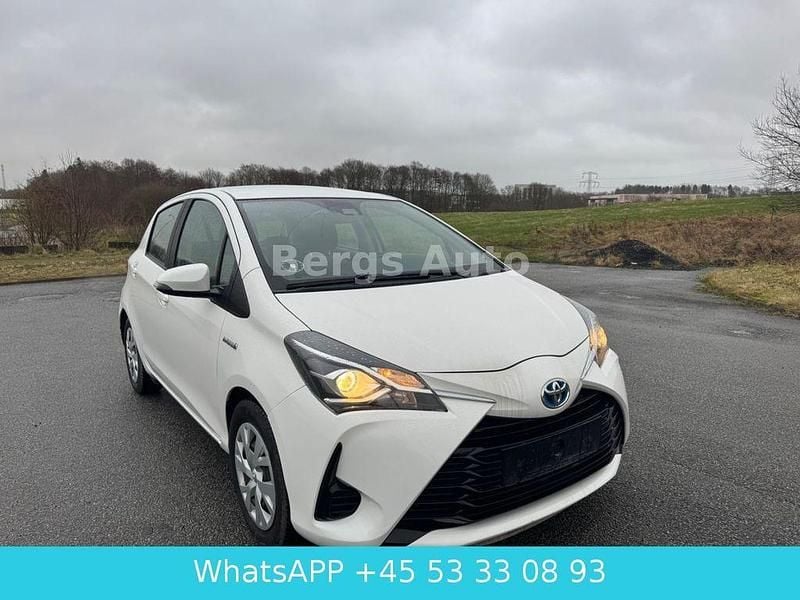 Weiß Gebraucht 2019 Toyota Yaris Hybrid Limousine | 9.999 € (Superpreis) - Bild 1/4