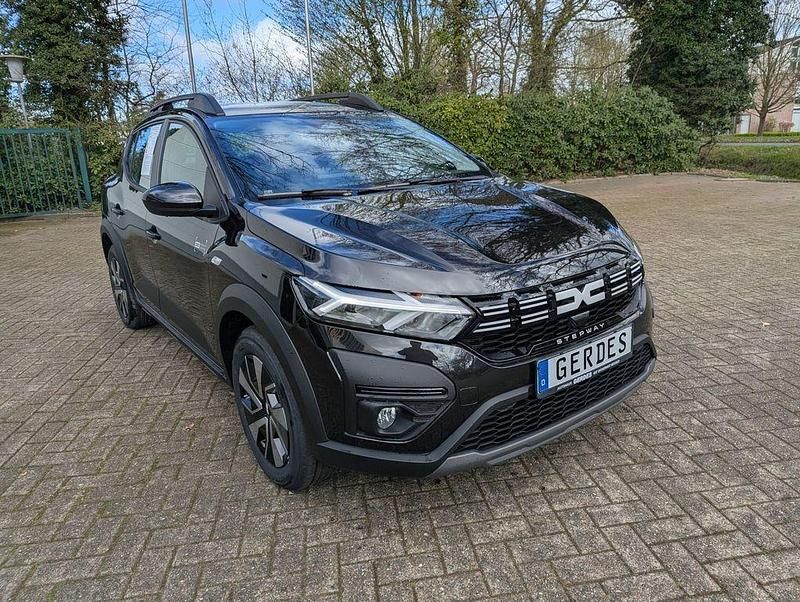 Neu Dacia Sandero Expression 101 PS (74 kW) 2026 Schwarz Limousine