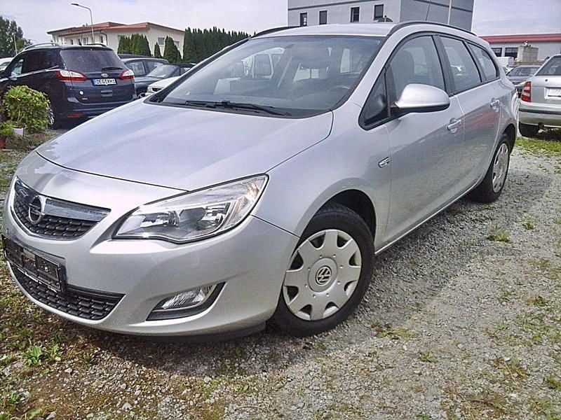 Argonsilber/sovereign/met Gebraucht 2012 Opel Astra Edition Kombi | 3.200 € (Guter Preis) - Bild 1/4