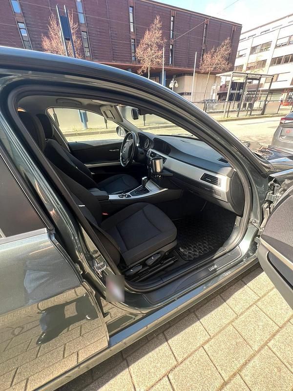 Gebraucht BMW 320 184 PS (135 kW) 2010 Limousine