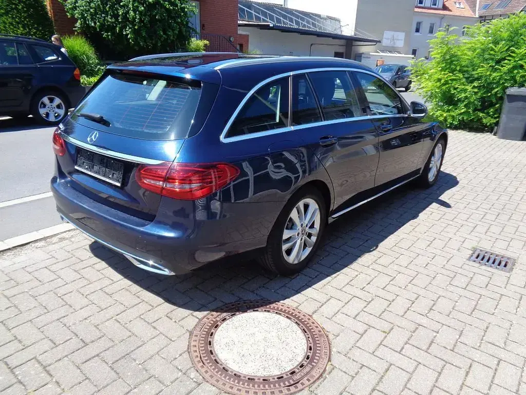 Gebraucht Mercedes C300 245 PS (180 kW) 2019 Blau Kombi