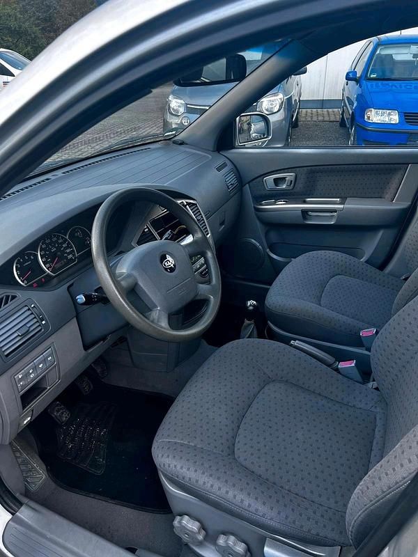 Silber Gebraucht 2004 Kia Sportage SUV | 700 € (Superpreis) - Bild 1/4