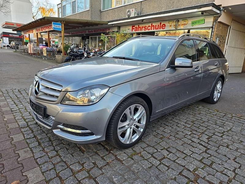Gebraucht Mercedes C180 156 PS (114 kW) 2013 Palladiumsilber Kombi