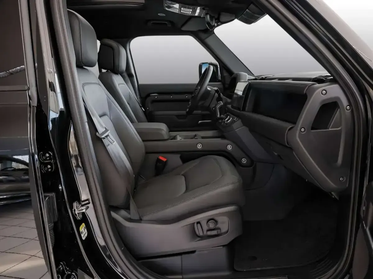 Gebraucht Land Rover Defender HSE Dynamic 300 PS (220 kW) 2025 Santorini black SUV