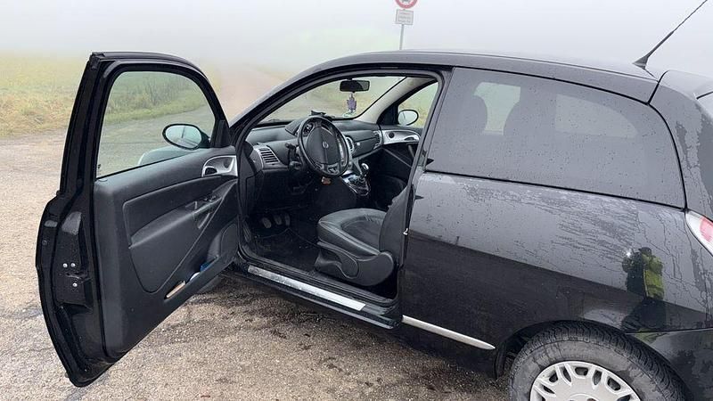 Second-hand Lancia Ypsilon 77 CP (56 kW) 2008 Negru Hatchback