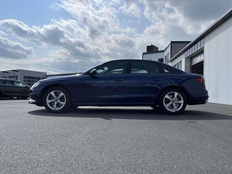 Gebraucht Audi A4 Advanced Plus 150 PS (110 kW) 2022 Navarrablau Limousine