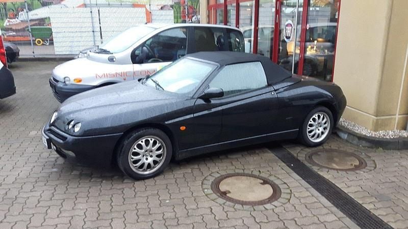 Second-hand Alfa Romeo Spider 144 CP (105 kW) 1998 Negru Cabrio