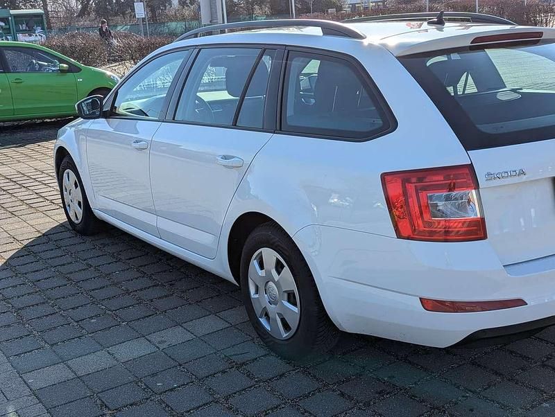 Gebraucht Skoda Octavia GreenLine 110 PS (80 kW) 2014 Weiß Kleinwagen