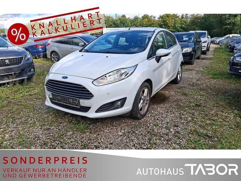 Frozen white Gebraucht 2015 Ford Fiesta Titanium Kleinwagen | 5.785 € (Guter Preis) - Bild 1/4