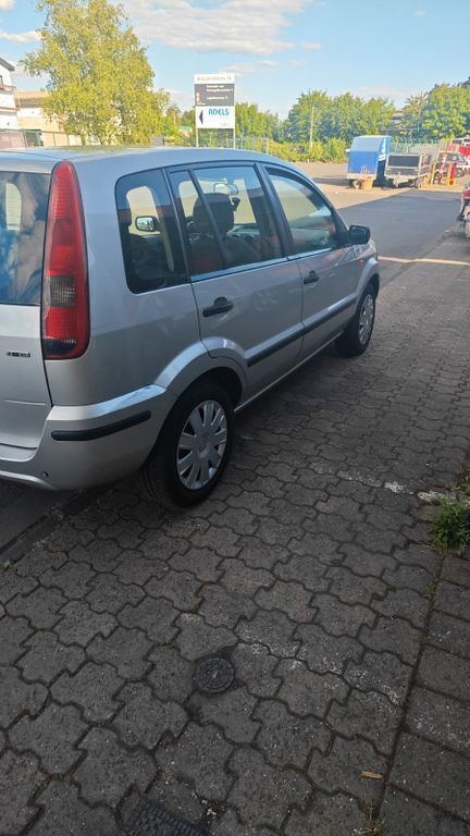 Grau Gebraucht 2005 Ford Fusion Ambiente Limousine | 1.250 € (Fairer Preis) - Bild 1/4