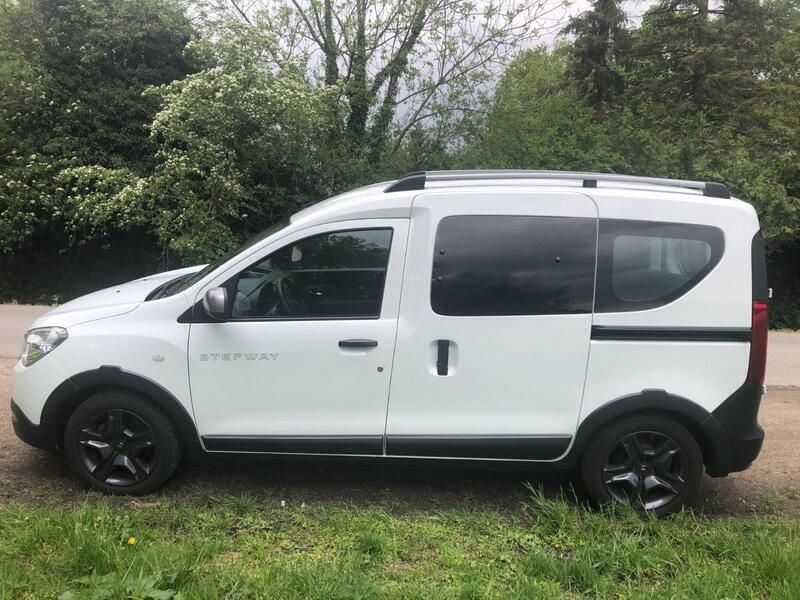 Weiß Gebraucht 2017 Dacia Dokker Stepway Van | 11.949 € (Fairer Preis) - Bild 1/4