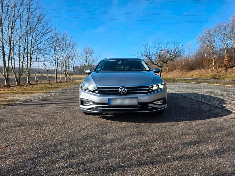 Gebraucht VW Passat 150 PS (110 kW) 2021 Silber Kombi