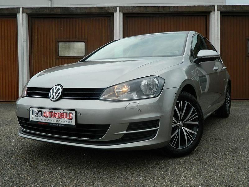 Silber Gebraucht 2013 VW Golf VII Trendline Limousine | 7.450 € (Fairer Preis) - Bild 1/4