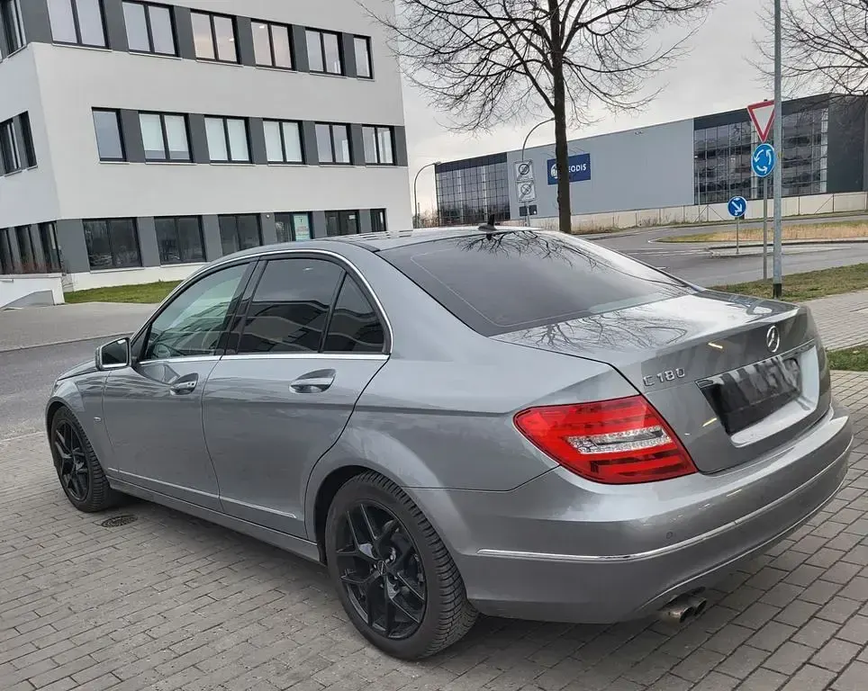 Gebraucht Mercedes C180 156 PS (114 kW) 2011 Grau Limousine