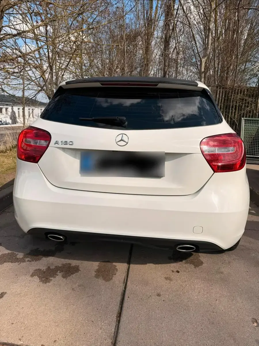 Gebraucht Mercedes A180 125 PS (91 kW) 2014 Weiß Kleinwagen