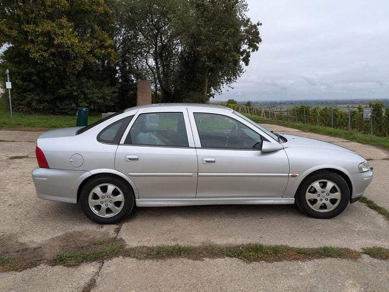 Silber Gebraucht 2001 Opel Vectra Selection Limousine | 1.100 € (Superpreis) - Bild 1/4