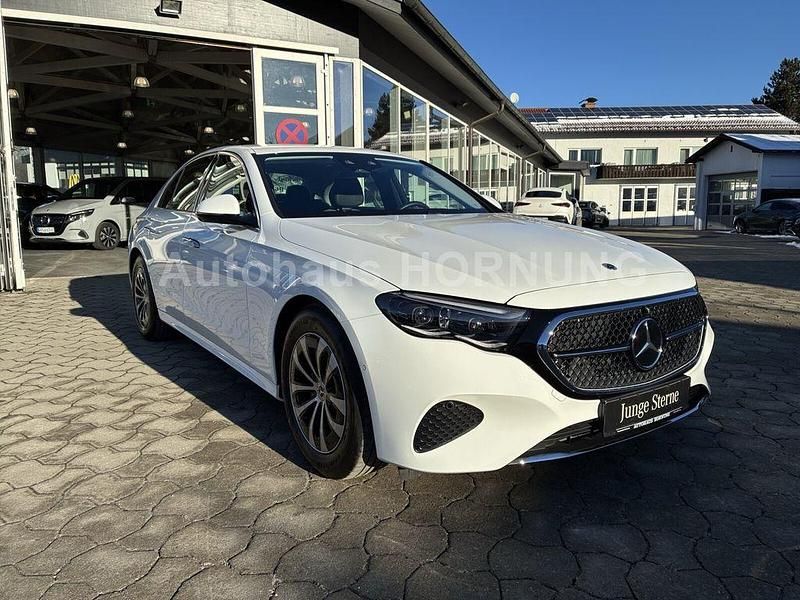Gebraucht Mercedes E200 227 PS (166 kW) 2025 Weiß Limousine