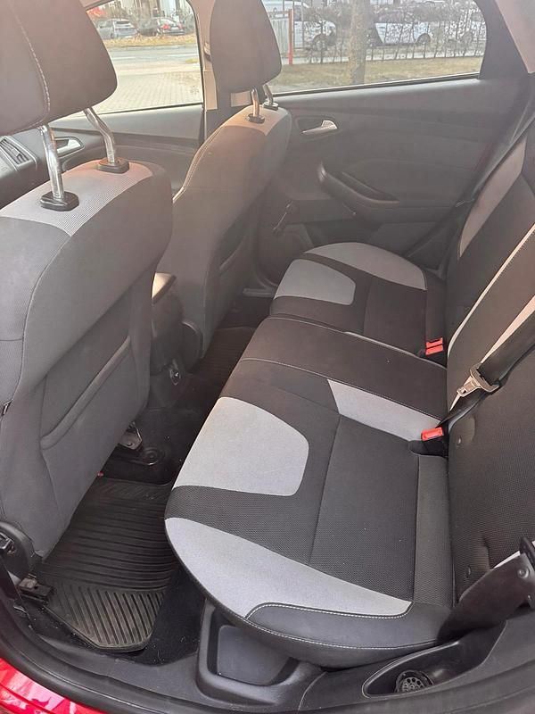 Gebraucht Ford Focus 125 PS (91 kW) 2014 Rot Limousine