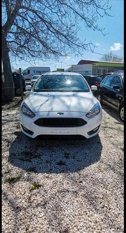 Weiß Gebraucht 2017 Ford Focus Kombi | 7.190 € (Guter Preis) - Bild 1/4