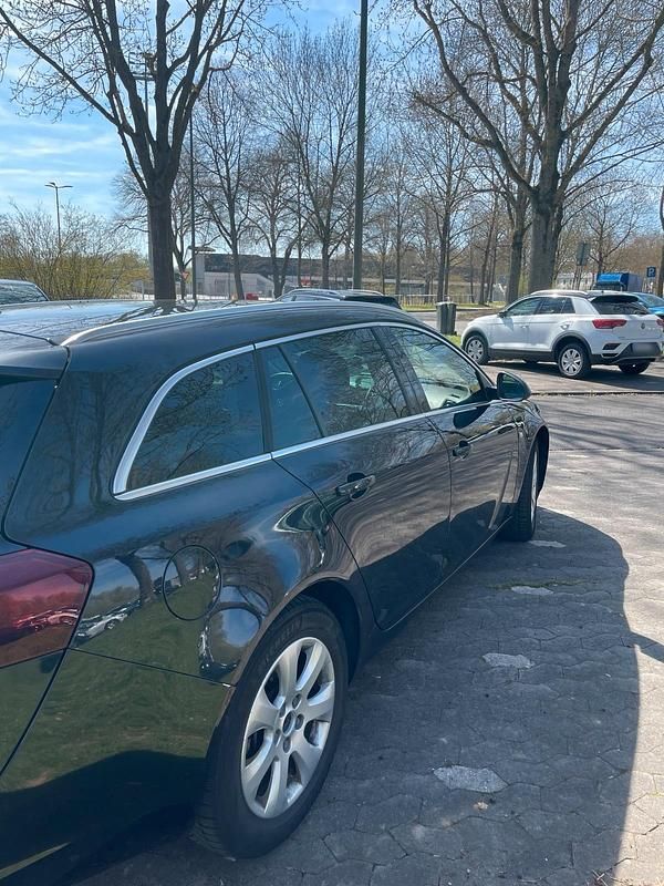 Gebraucht Opel Insignia 163 PS (119 kW) 2014 Schwarz Kombi