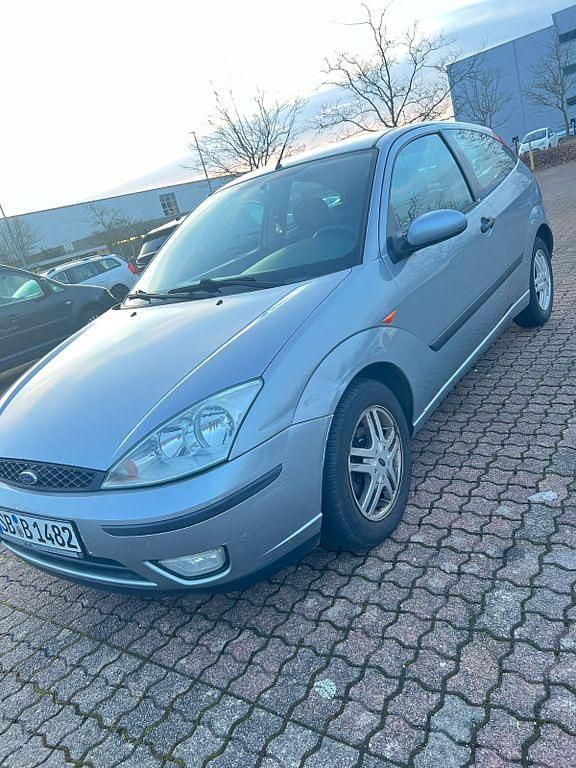 Gebraucht Ford Focus Futura 101 PS (74 kW) 2002 Silber Limousine