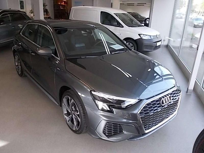 Daytonagrau Gebraucht 2024 Audi A3 Sportback S-Line Limousine | 36.250 € (Guter Preis) - Bild 1/4