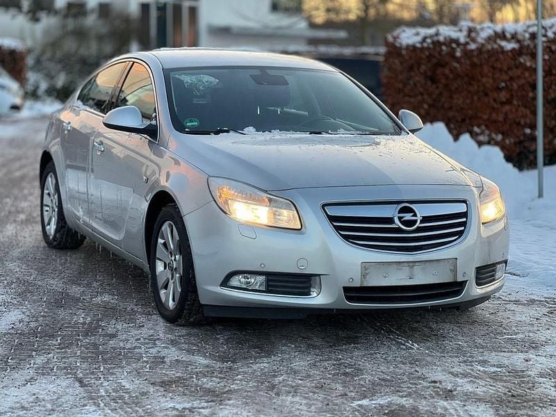 Silber Gebraucht 2013 Opel Insignia Edition Limousine | 4.990 € (Guter Preis) - Bild 1/4