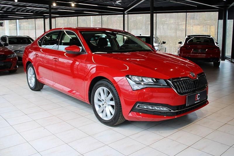 Gebraucht Skoda Superb Style 150 PS (110 kW) 2022 Rot Limousine