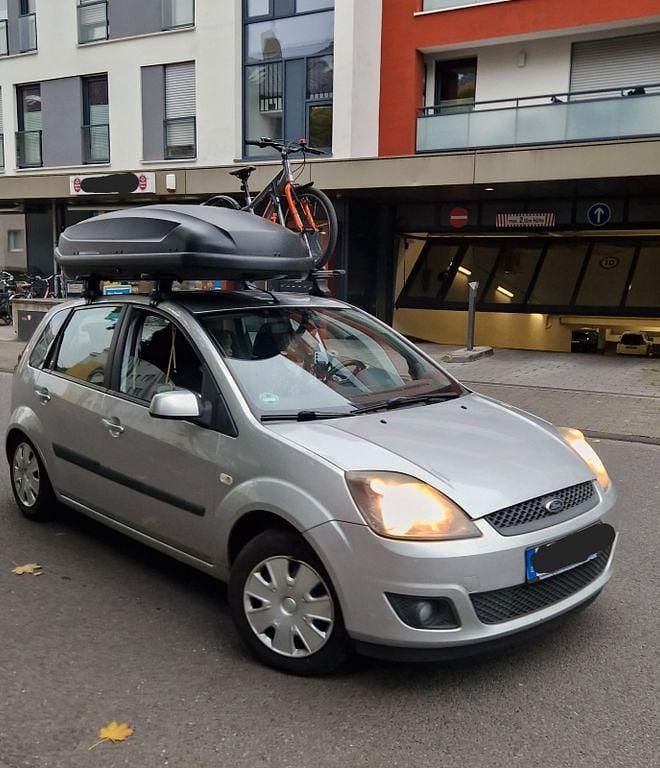 Silber Gebraucht 2008 Ford Fiesta Ghia Limousine | 1.998 € - Bild 1/4