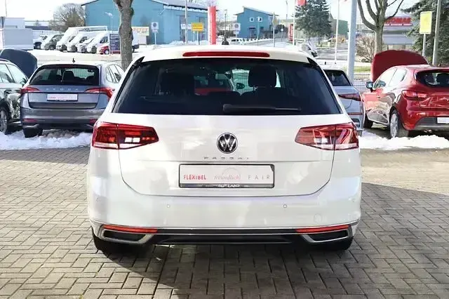Gebraucht VW Passat 200 PS (147 kW) 2021 Pureweiss Kombi