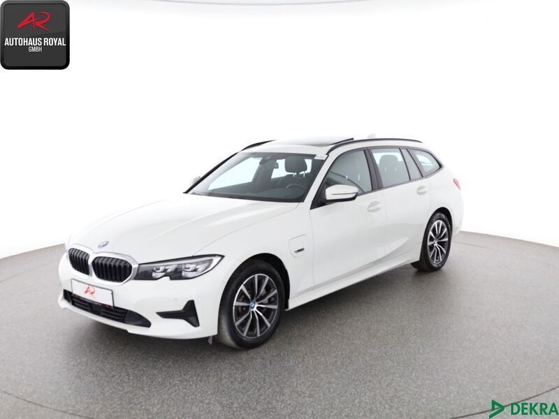 Weiß Gebraucht 2022 BMW 330e Sport Line Limousine | 31.780 € (Superpreis) - Bild 1/4