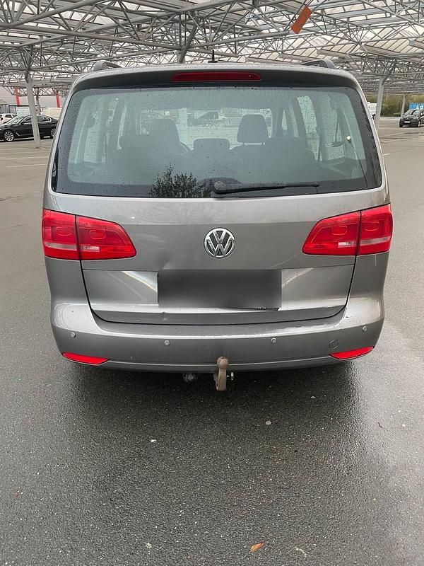 Gebraucht VW Touran 105 PS (77 kW) 2011 Braun Van / Kleinbus