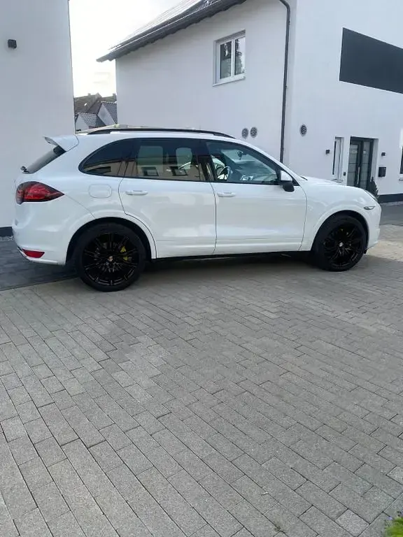 Gebraucht Porsche Cayenne 245 PS (180 kW) 2012 Weiß SUV