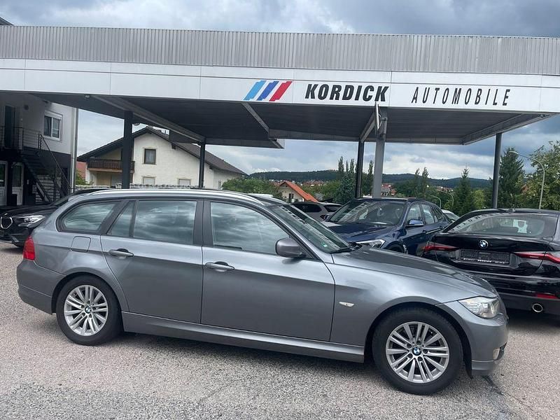 Gebraucht BMW 318 Sport Line 143 PS (105 kW) 2012 Grau Kombi