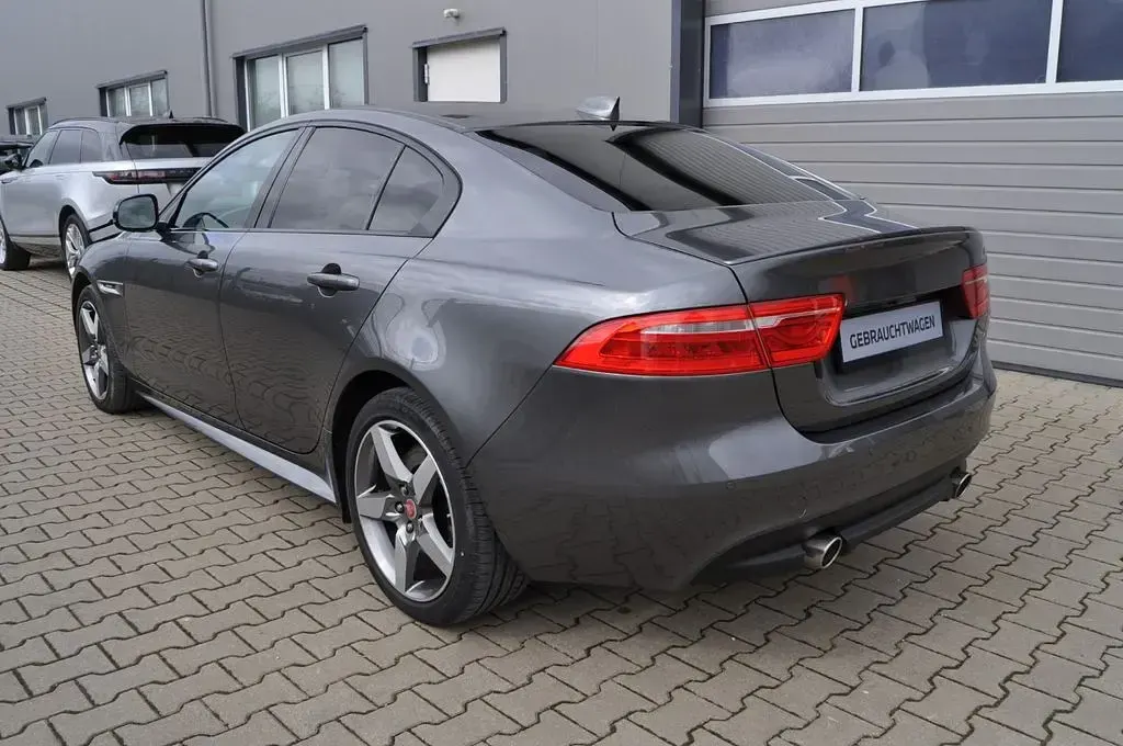 Gebraucht Jaguar XE R-Sport 300 PS (220 kW) 2019 Grau Limousine