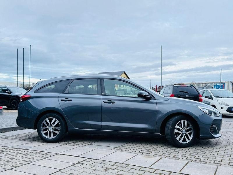 Gebraucht Hyundai i30 Passion 120 PS (88 kW) 2018 Grau Kombi