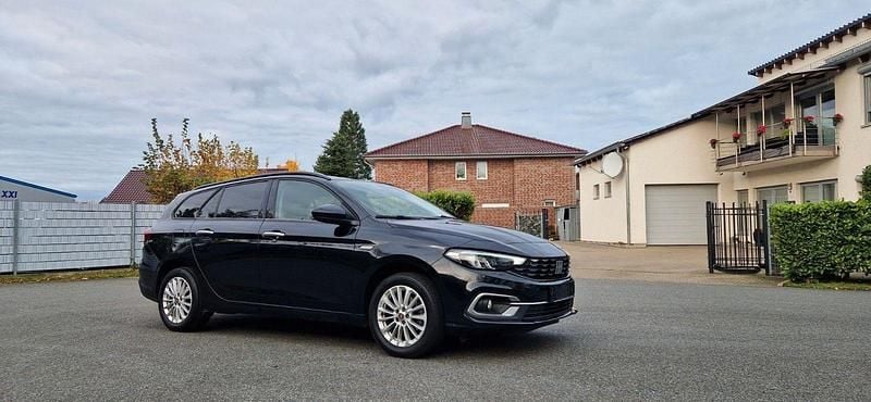 Schwarz Gebraucht 2021 Fiat Tipo Life Kombi | 9.977 € (Guter Preis) - Bild 1/4