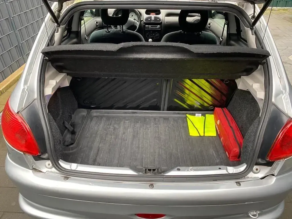 Gebraucht Peugeot 206 Quiksilver 88 PS (64 kW) 2005 Silber Limousine