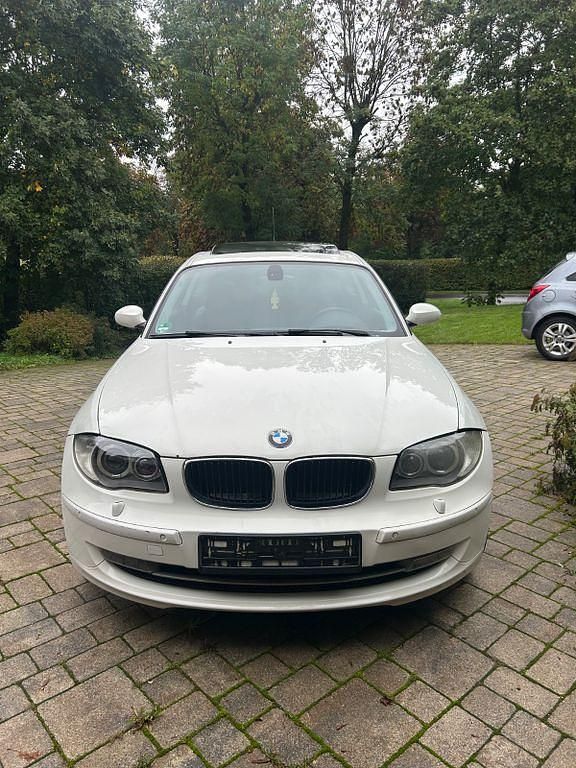 Gebraucht BMW 118 Sport Line 143 PS (105 kW) 2008 Weiß Kleinwagen