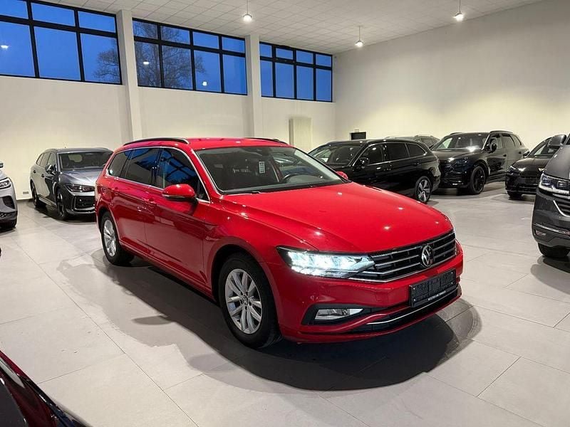 Gebraucht VW Passat Business 122 PS (89 kW) 2023 Rot Kombi