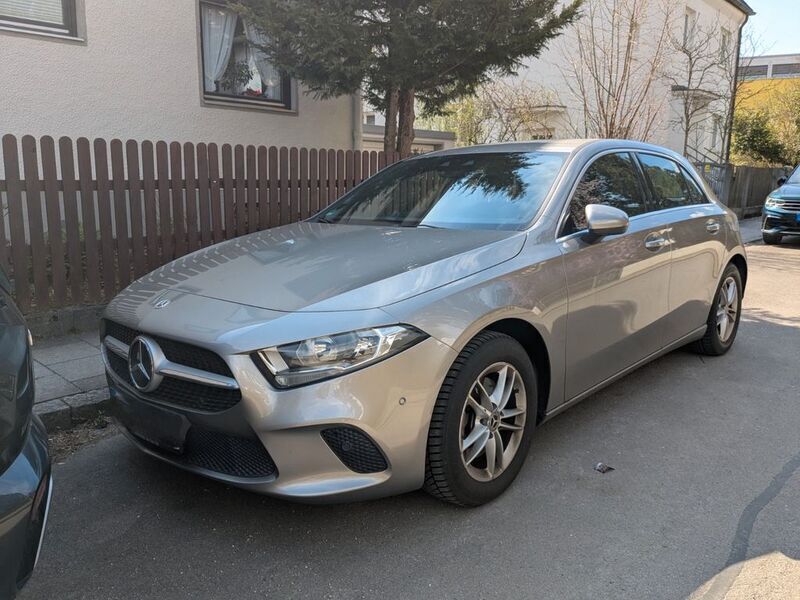 Grau Gebraucht 2020 Mercedes A200 Progressive Limousine | 19.999 € (Superpreis) - Bild 1/4