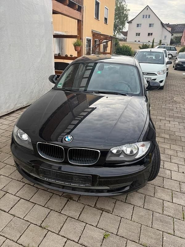 Schwarz Gebraucht 2010 BMW 116 Kleinwagen | 2.200 € - Bild 1/4