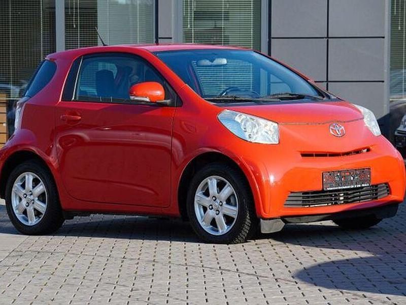Rot Gebraucht 2009 Toyota iQ Kleinwagen | 2.900 € (Fairer Preis) - Bild 1/4