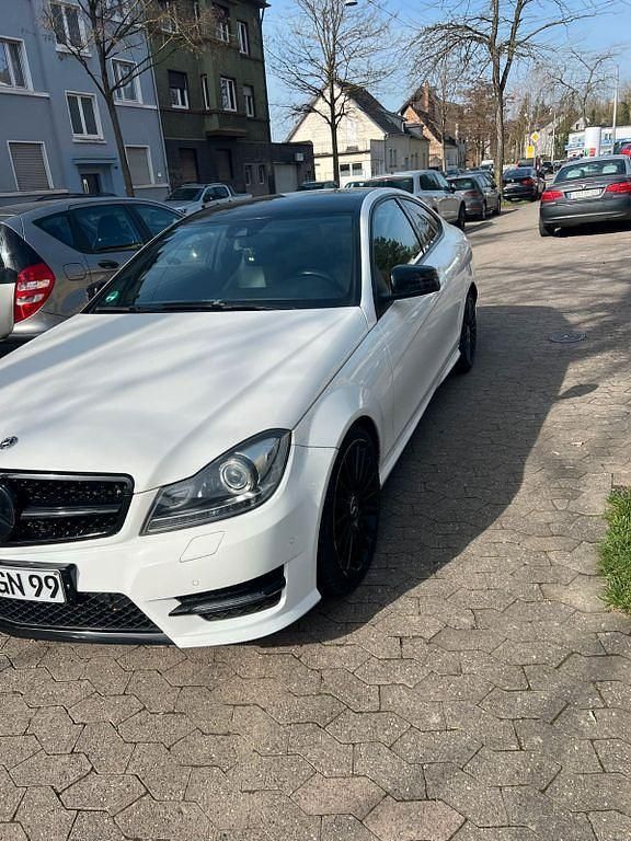 Gebraucht Mercedes C250 204 PS (150 kW) 2014 Weiß Coupé