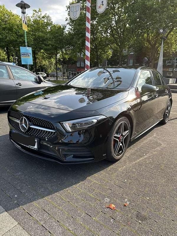 Schwarz Gebraucht 2019 Mercedes A180 AMG line Limousine | 17.000 € (Guter Preis) - Bild 1/4