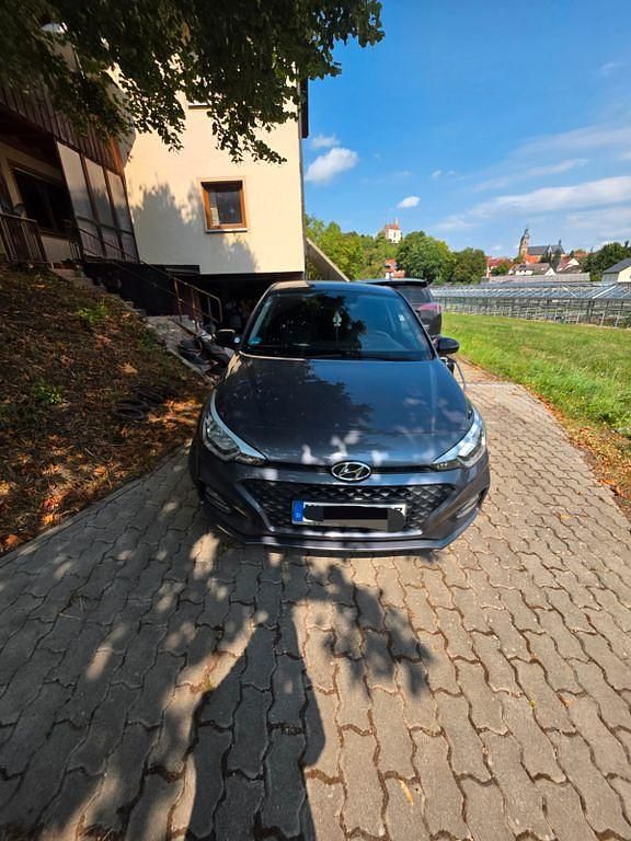 Grau Gebraucht 2020 Hyundai i20 Active Limousine | 10.600 € (Guter Preis) - Bild 1/4