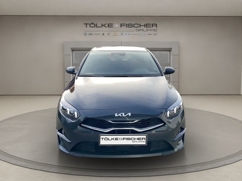 Neu Kia Ceed Spirit 140 PS (102 kW) 2025 Grau Kleinwagen