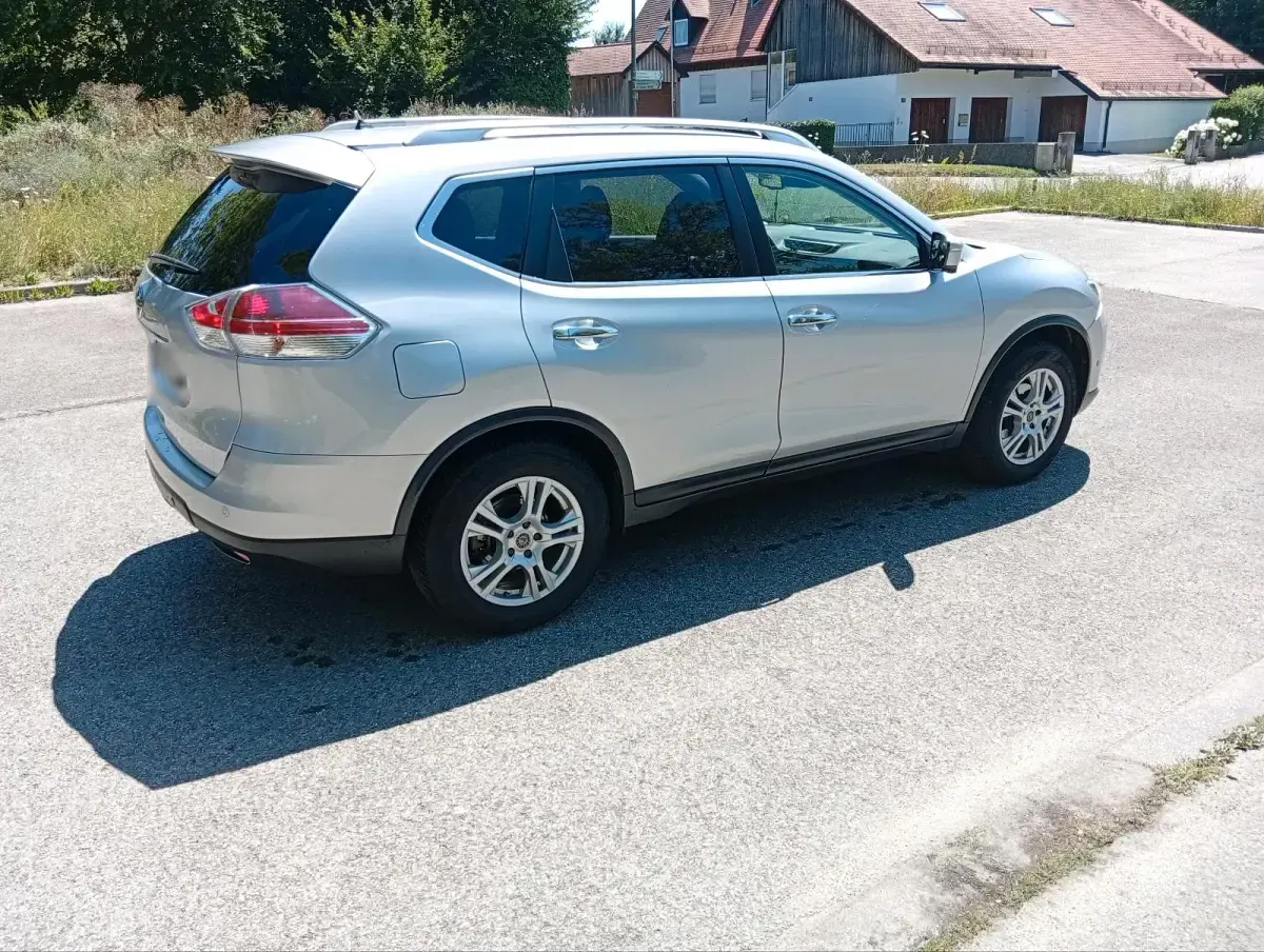 Gebraucht Nissan X-Trail 185 PS (136 kW) 2016 Silber SUV