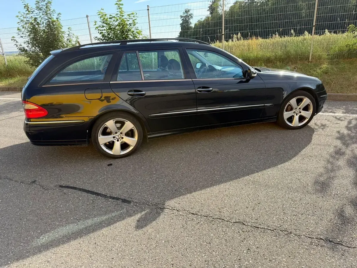 Gebraucht Mercedes E320 Elegance 224 PS (164 kW) 2007 Schwarz Limousine