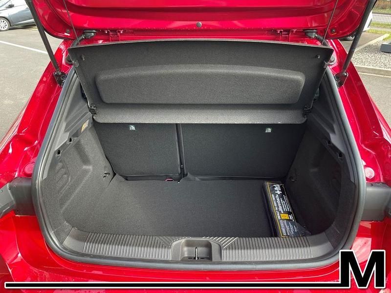 Neu Renault Clio V Techno 116 PS (85 kW) 2026 Rot Limousine